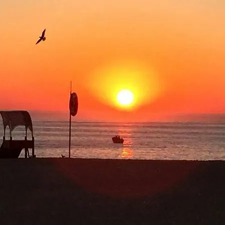 - The Little Star בית נופש נאזרה