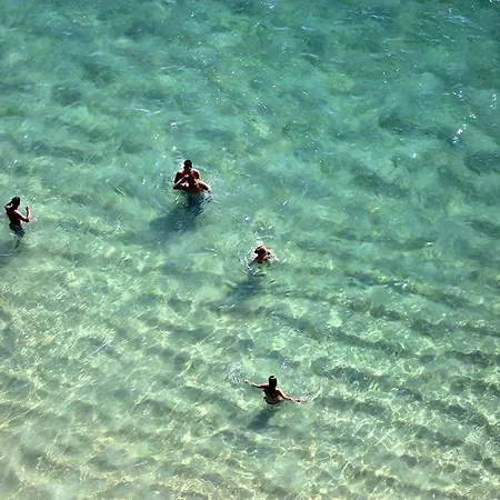 - The Little Star בית נופש נאזרה